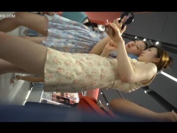 quay lén dưới váy em hàn quốc